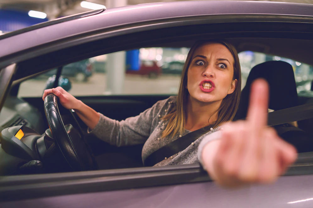 Flugen und den Stinkefinger zeigen? Nicht überall erlaubt.&nbsp;