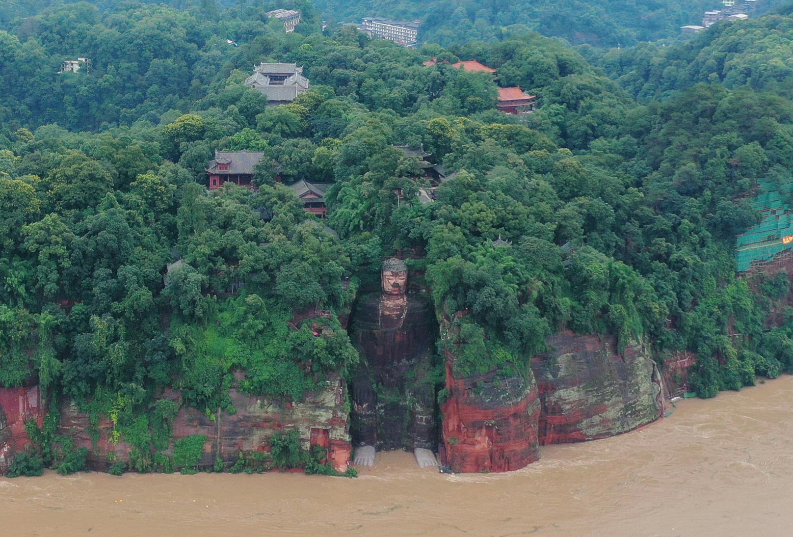 Weltgrößte Buddha-Statue von Hochwasser bedroht