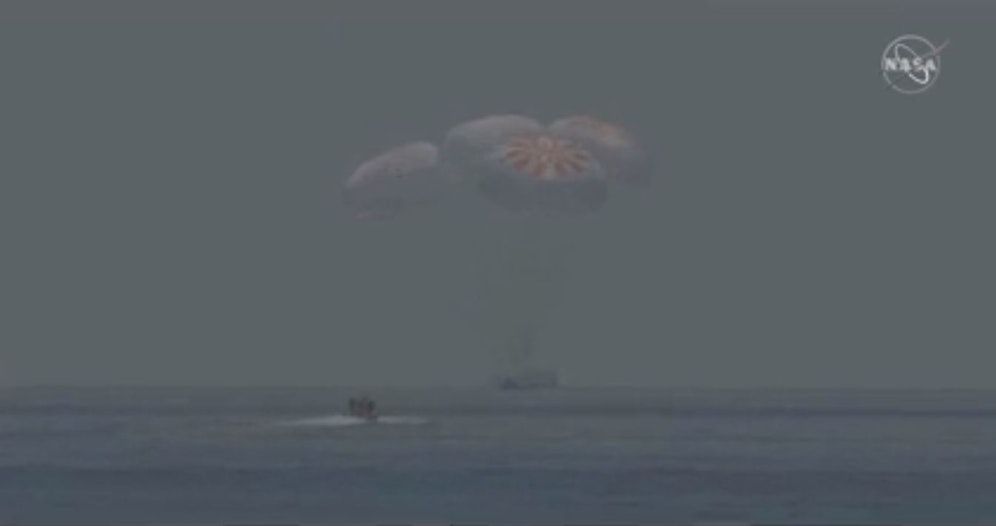 Der Moament als die Kapsel sicher im Golf von Mexiko aufschlägt