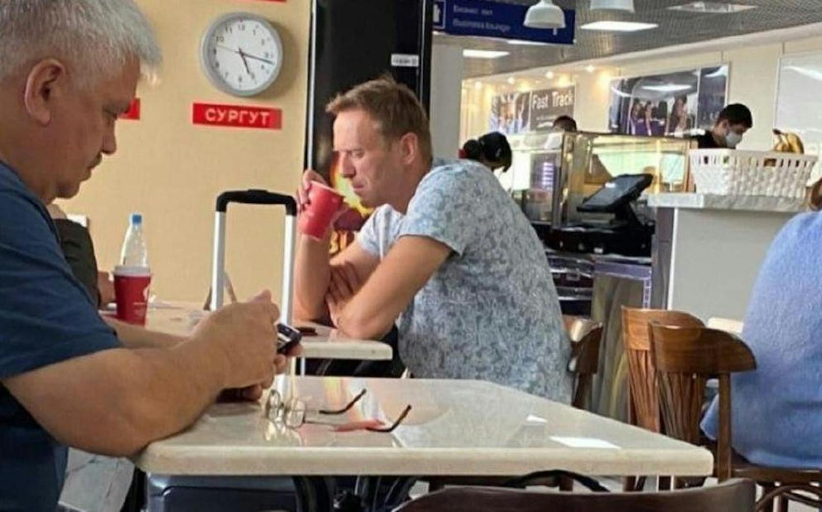Nawalny trank vor seinem Abflug Tee in einem "Wiener Kaffeehaus".