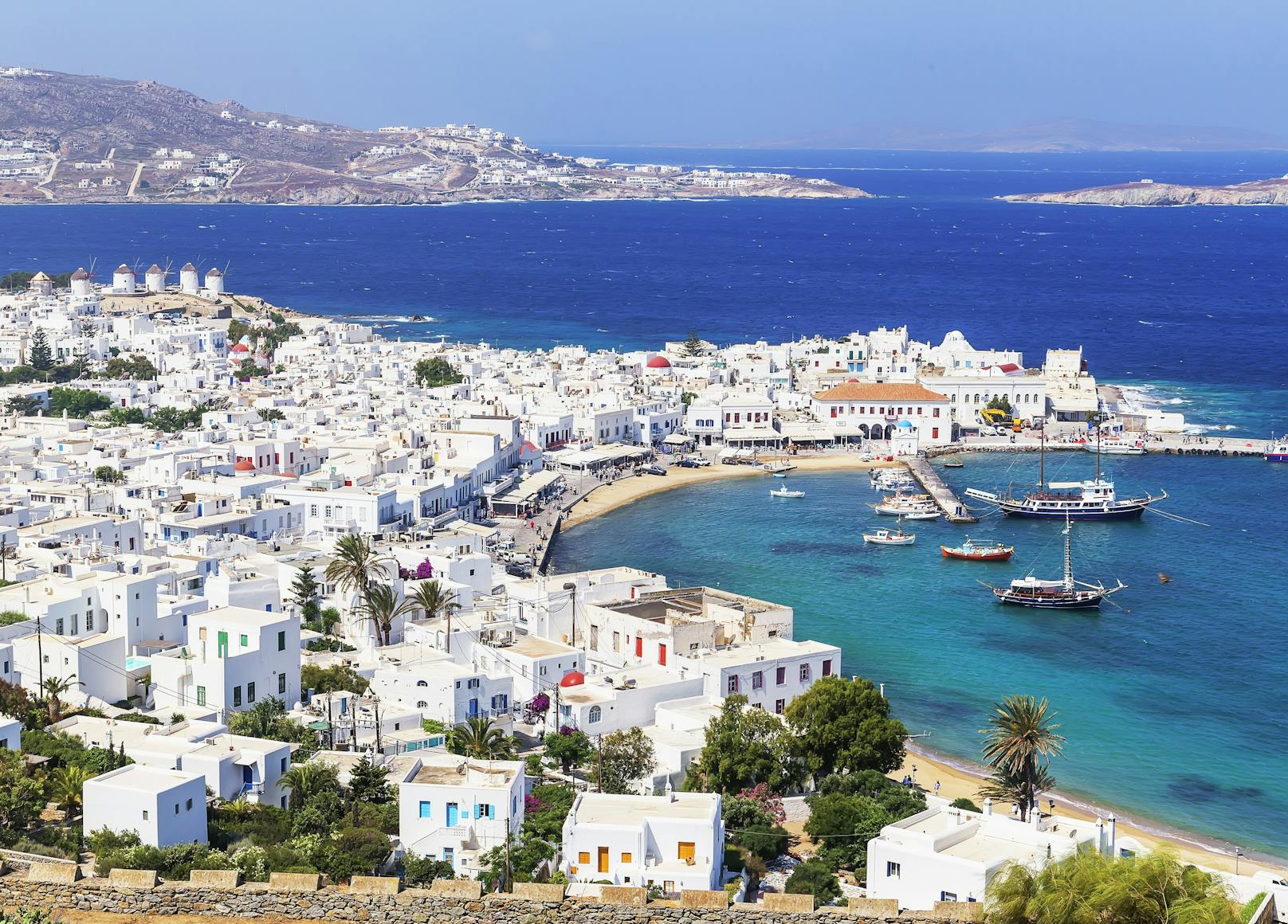 Die griechische Regierung hat am Samstag – völlig überraschend – eine nächtliche Ausgangssperre verhängt, aber nur für eine Insel: Mykonos.