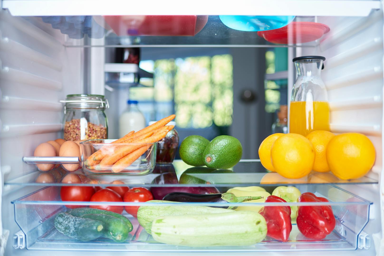 Oft bleibt das Gemüse nicht lange frisch, obwohl es im dafür vorgesehenen Gemüsefach des Kühlschranks bei der richtigen Temperatur gelagert wurde. 