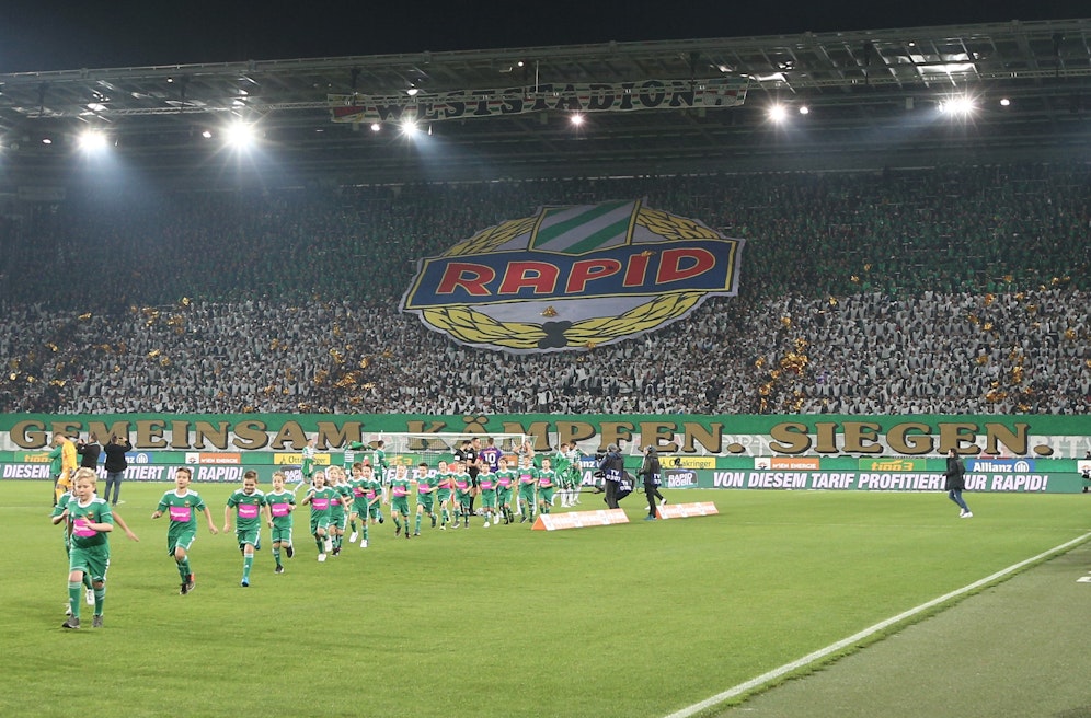 Der Block West wird zur Sitzplatztribüne. 