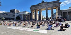 Greta demonstriert mit Sicherheitsabstand in Berlin