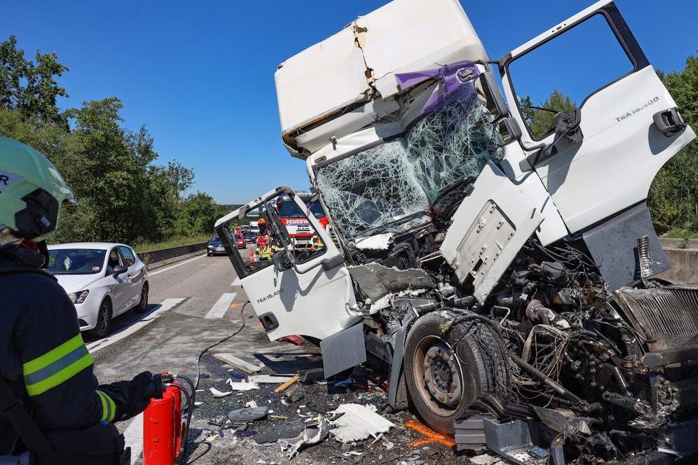 Bei dem Unfall wurde ein Lkw-Fahrer getötet.