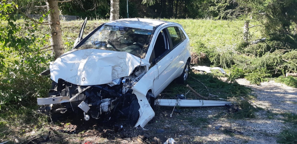 Am Fahrzeug entstand Totalschaden.
