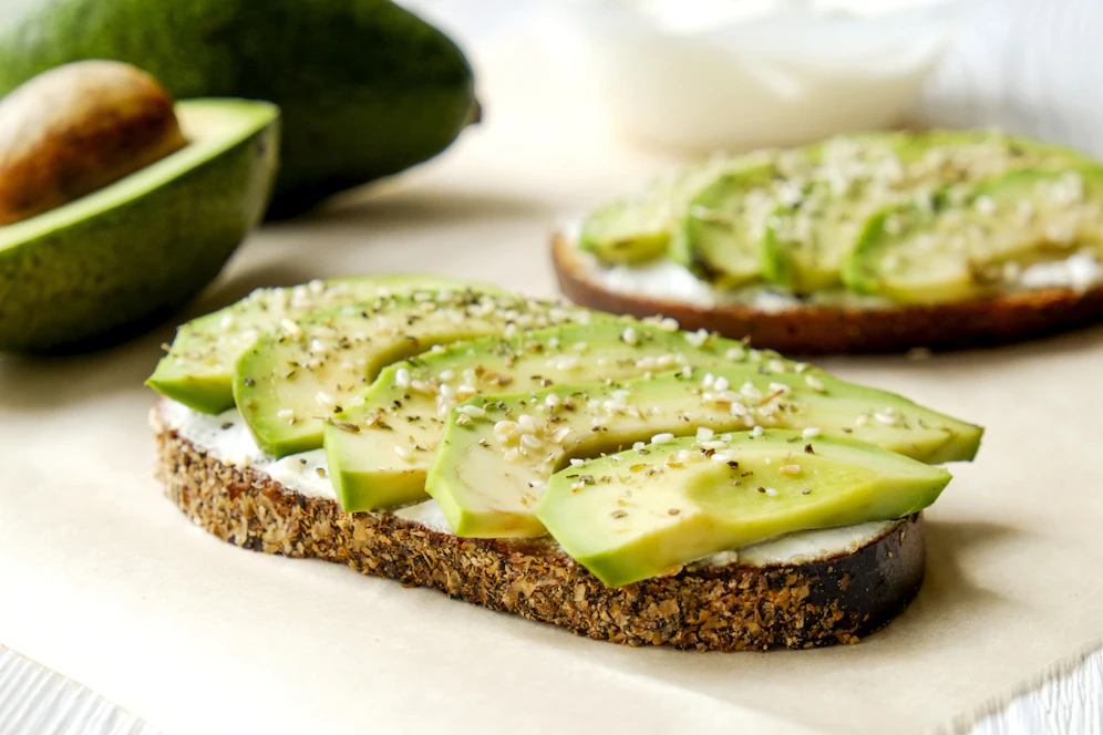 Von wegen nur gesund: Avocado und Co. können auch negative Auswirkungen auf die Gesundheit haben. 
