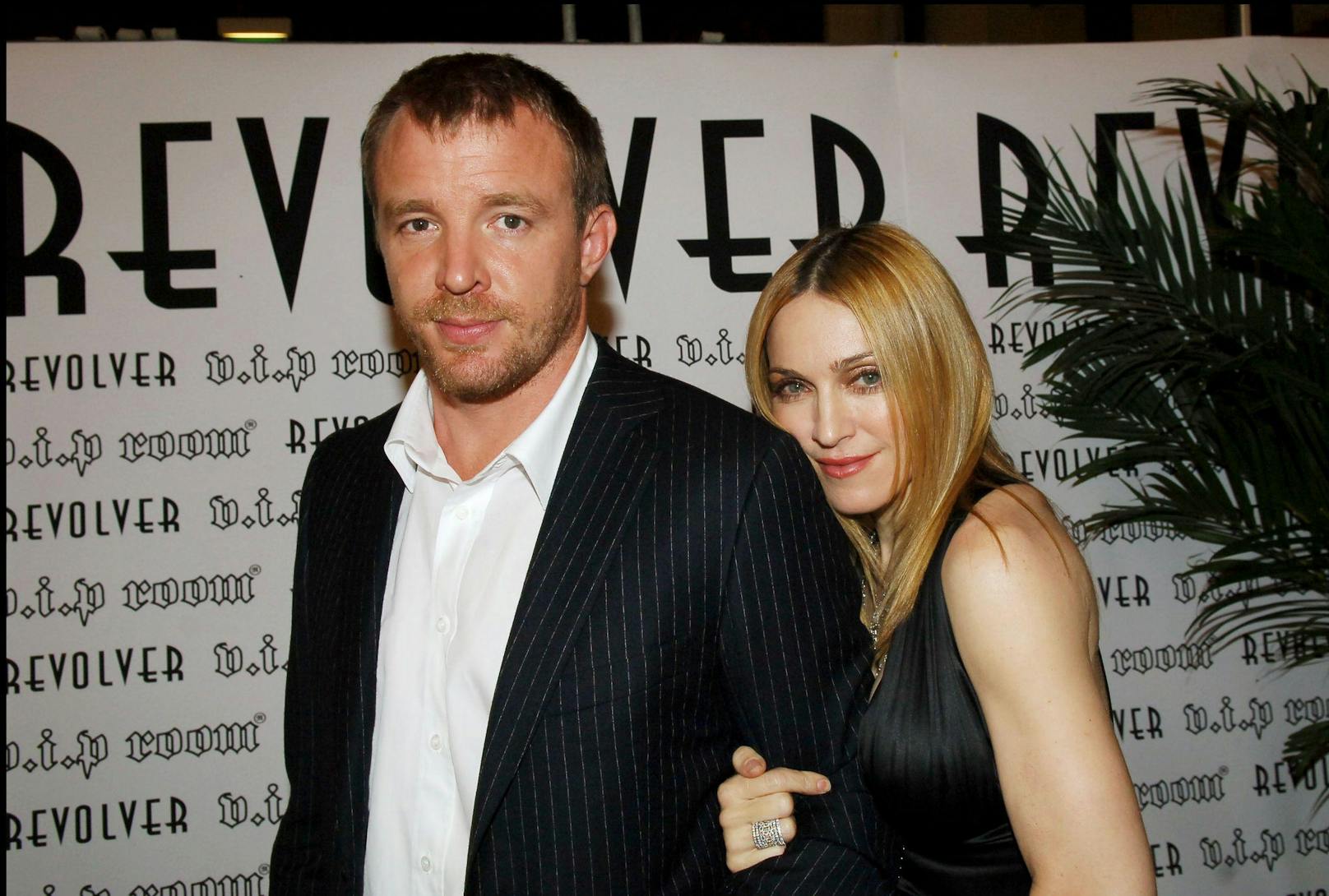 Madonnas zweites leibliches Kind stammt aus ihrer Ehe mit dem britischen Regisseur <strong>Guy Ritchie</strong> (li.).