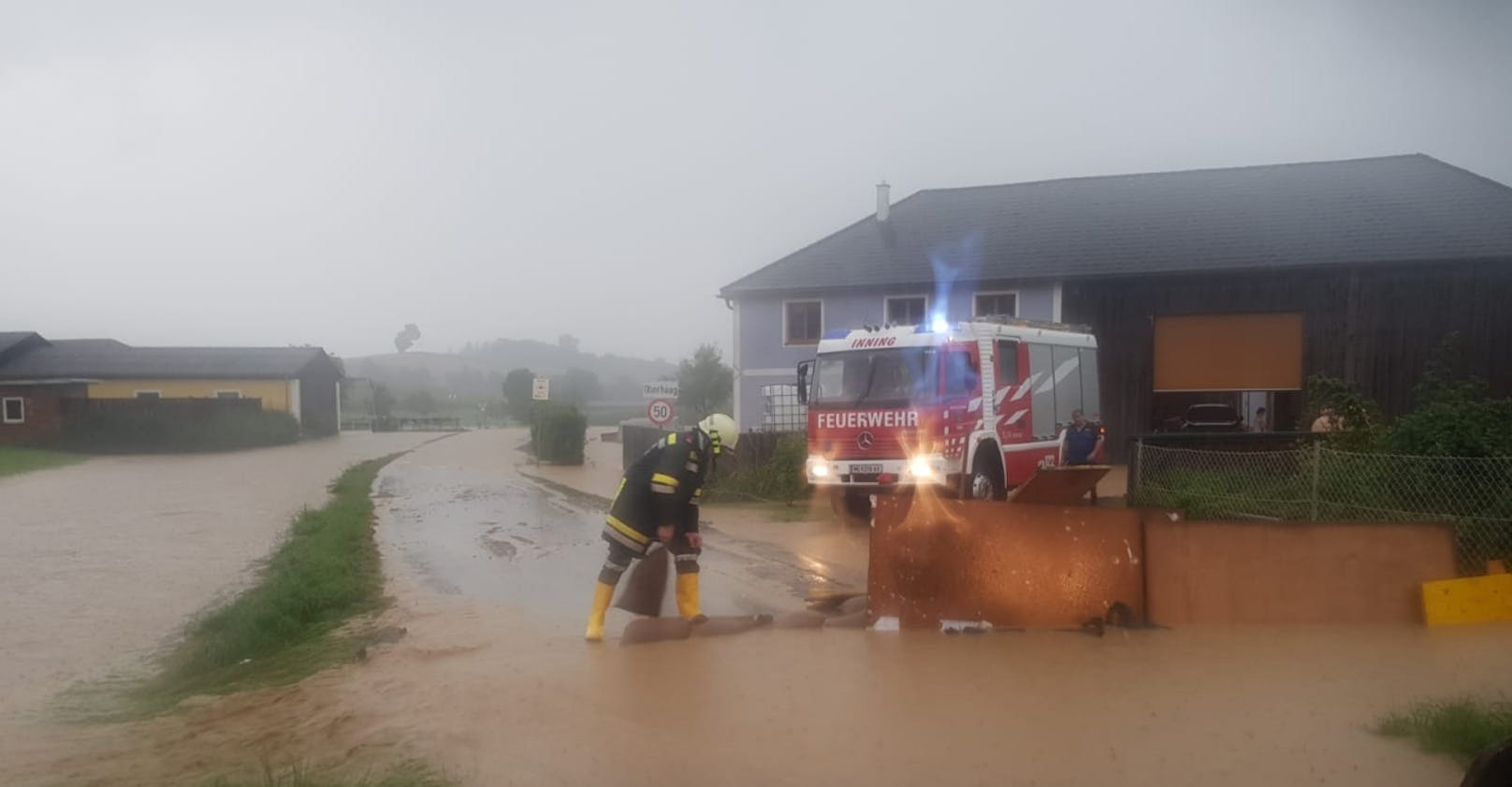 Überflutungen in Niederösterreich verlangten der Feuerwehr viel ab.