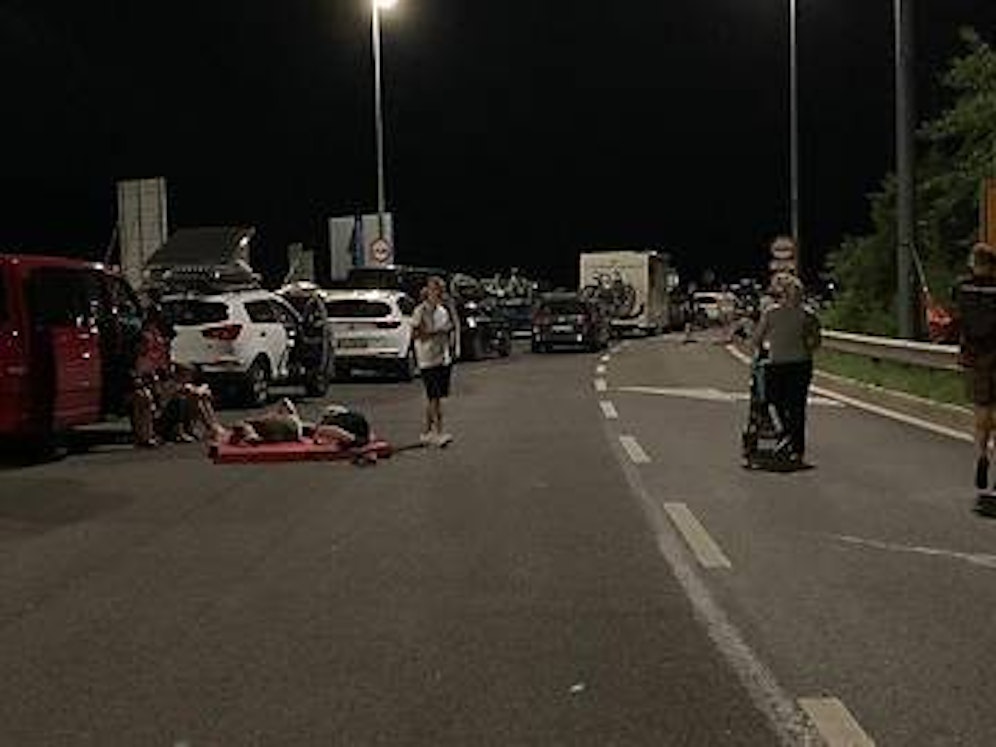 Reiserückkehrer schliefen sogar auf der Straße. 