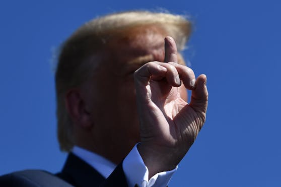 Trump sei an der Universität of Pennsylvania nur aufgenommen worden, weil jemand anderes die Prüfung für ihn geschrieben habe.