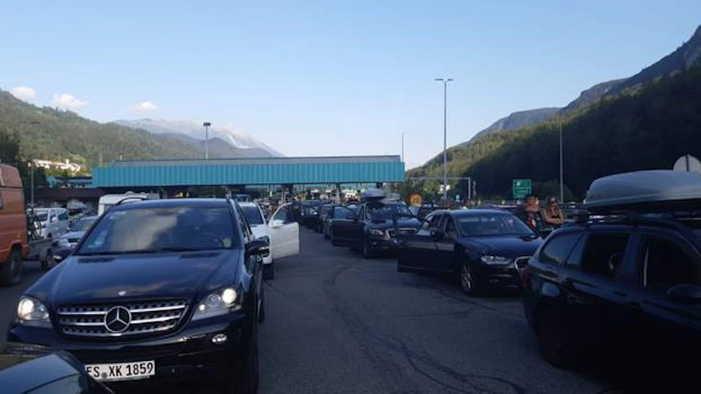 Ein kilometerlanger Stau kostete die Urlauber viele Nerven.