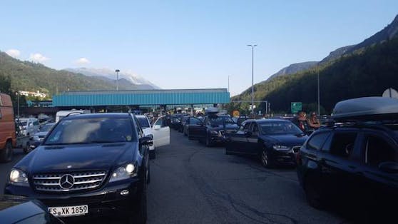 Ein kilometerlanger Stau kostete die Urlauber viele Nerven.