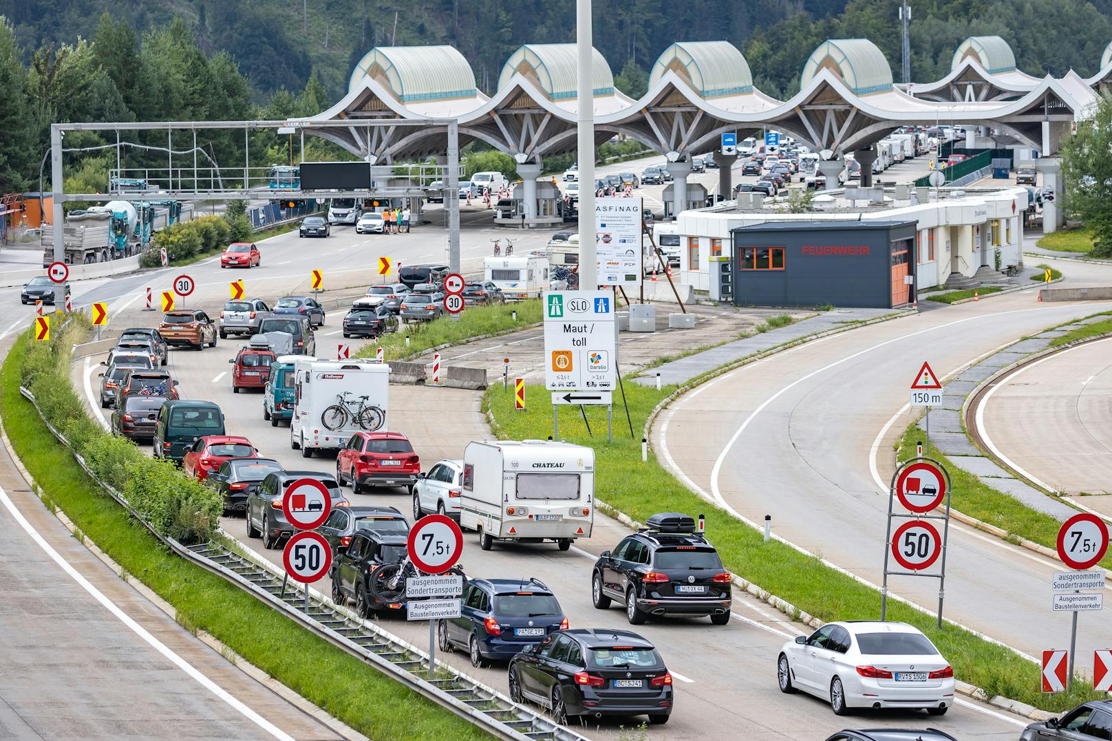 Die Situation bei der Einreise an der slowenisch-österreichischen Grenze beim Karawankentunnel.