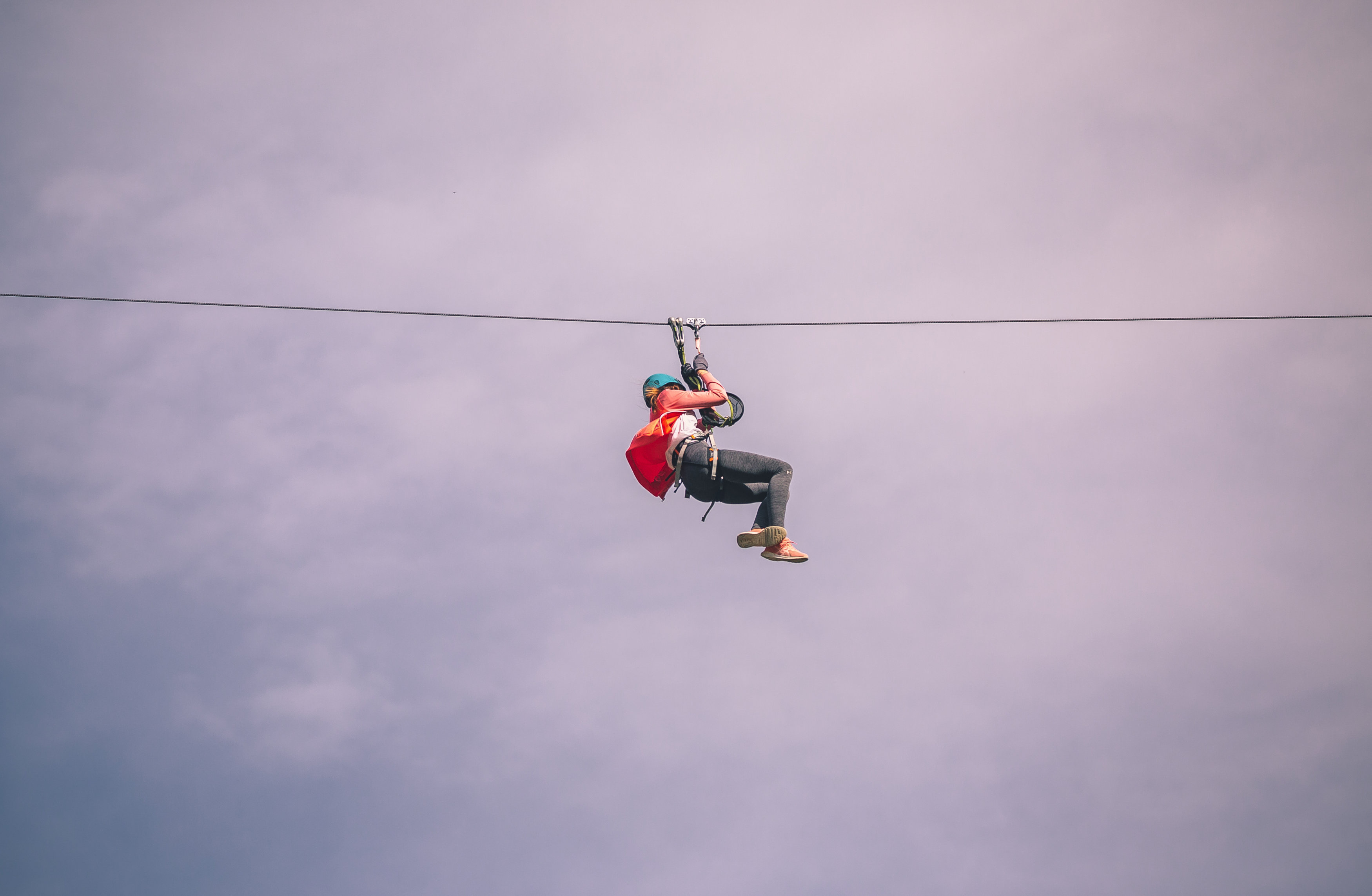 Die 33-Jährige hängte ihr eigenes Klettersteigset in das Stahlsein ein und rutschte talwärts (Symbolbild).