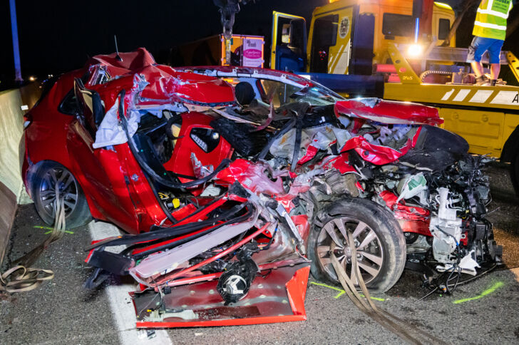Bei dem Unfall wurde der Autofahrer verletzt.