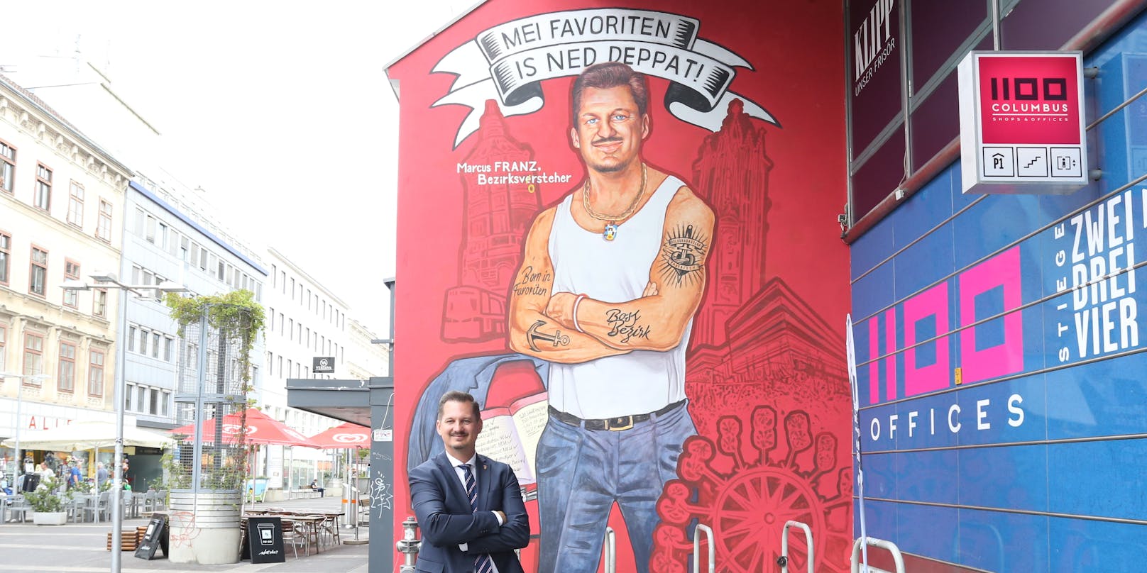Marcus Franz (SPÖ) vor seinem "Mundl"-Graffiti.