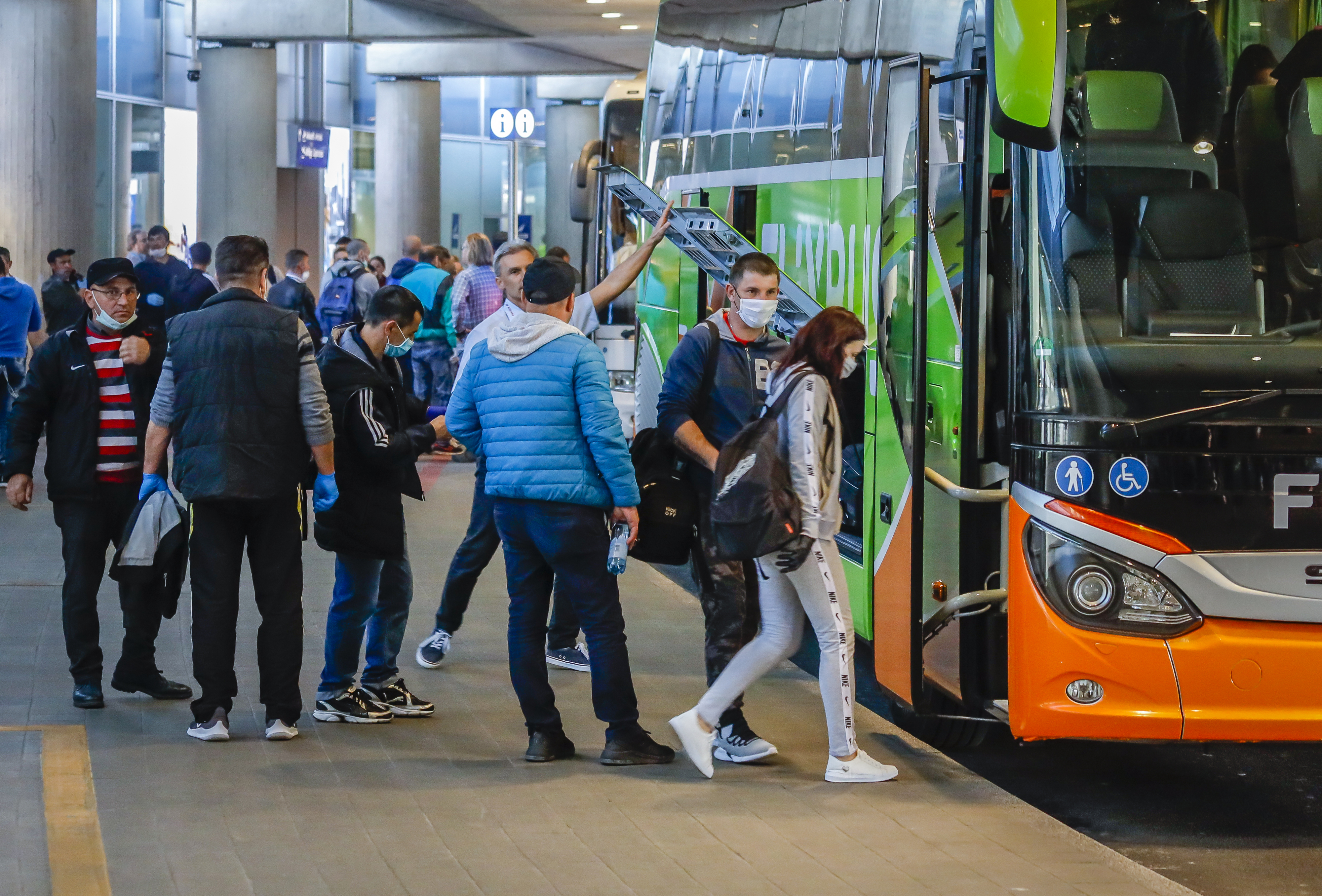 Die Corona-Kranke fuhr erst mit einem Flixbus und dann mit einem Zug.