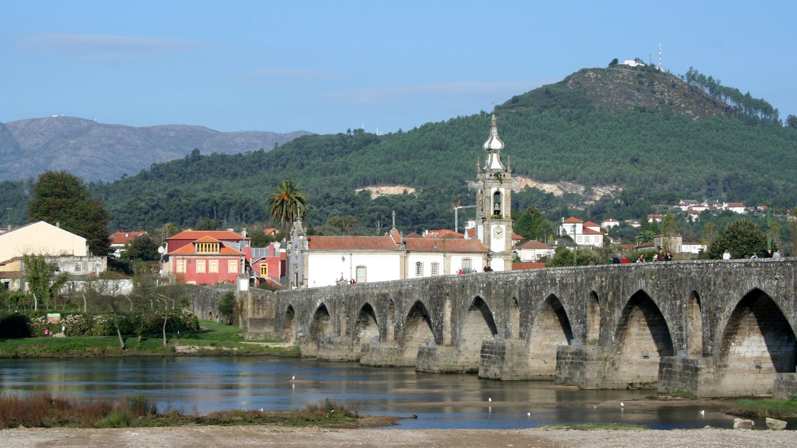 Die historische, namensgebende Brücke des Ortes Ponte de Lima