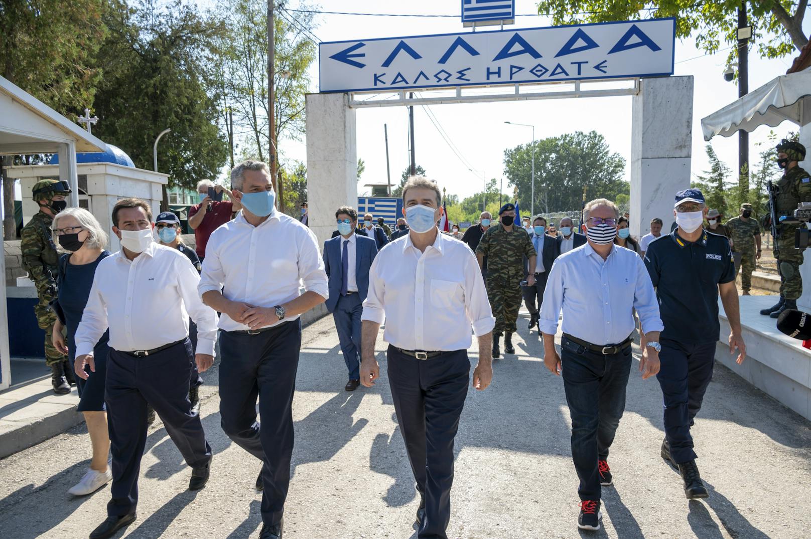 Innenminister Karl Nehammer besuchte am Dienstag Polizisten an der&nbsp;griechisch-türkischen Grenze.
