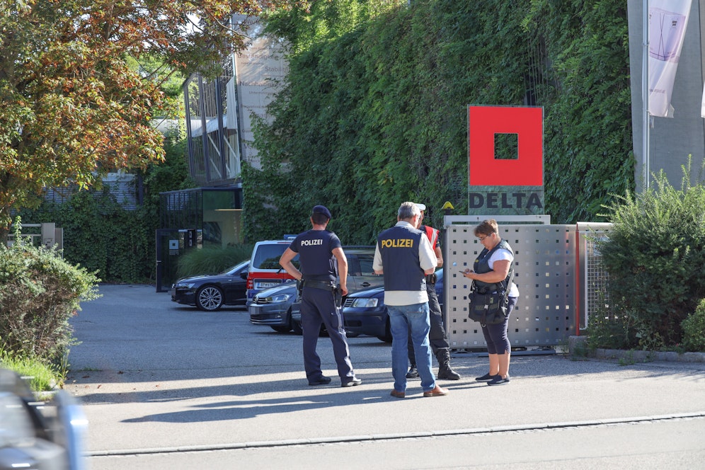 Das Gelände vor dem Welser Unternehmen wurde abgesperrt.