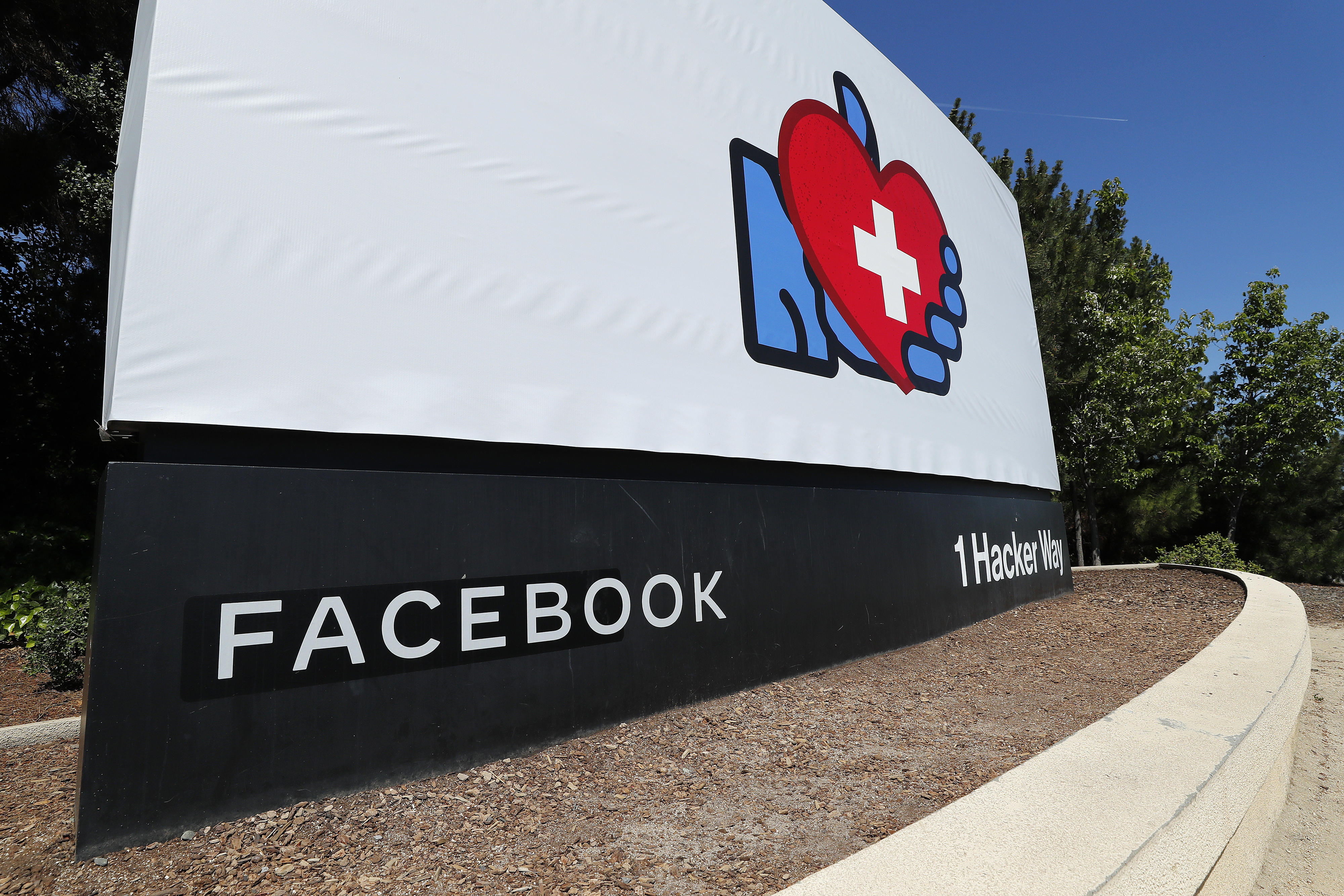 Ein Schild vor den Facebook Headquarters in&nbsp;Menlo Park, Kalifornien.