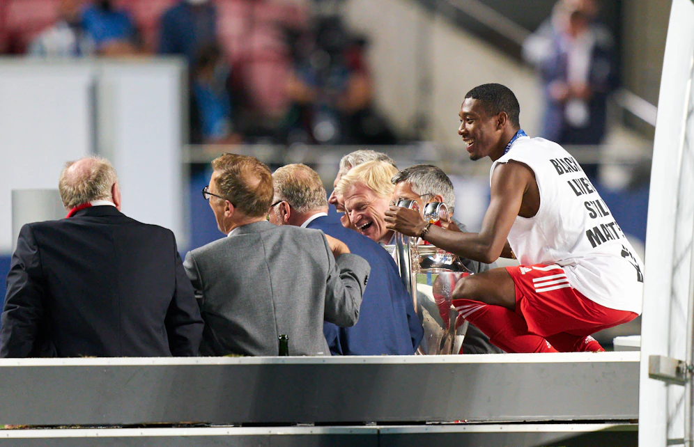 David Alaba erhielt auf der Sieger-Party einen Hoeneß-Rat. 