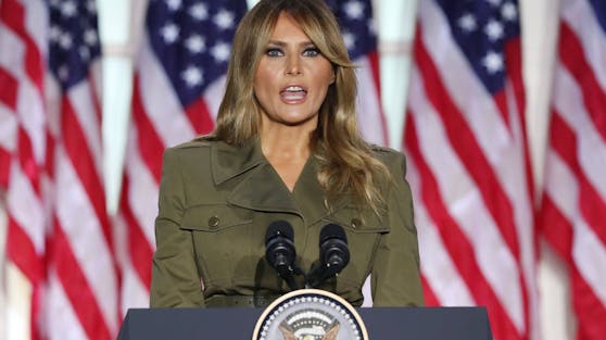 Für die Kleiderwahl beim republikanischen Parteitag muss die First Lady Kritik einstecken.