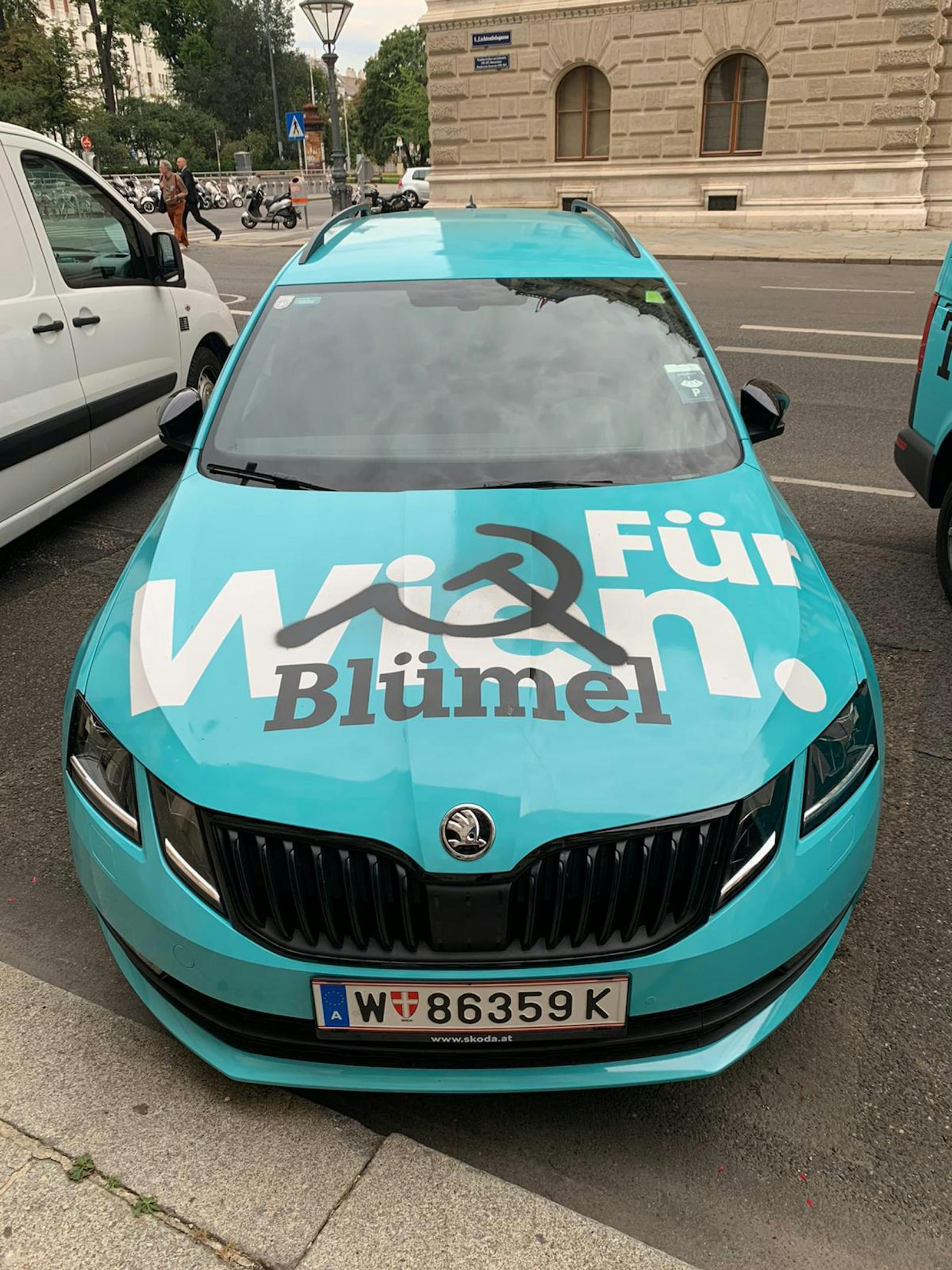 Das Wahlkampf-Auto von der ÖVP Wien wurde besprüht.