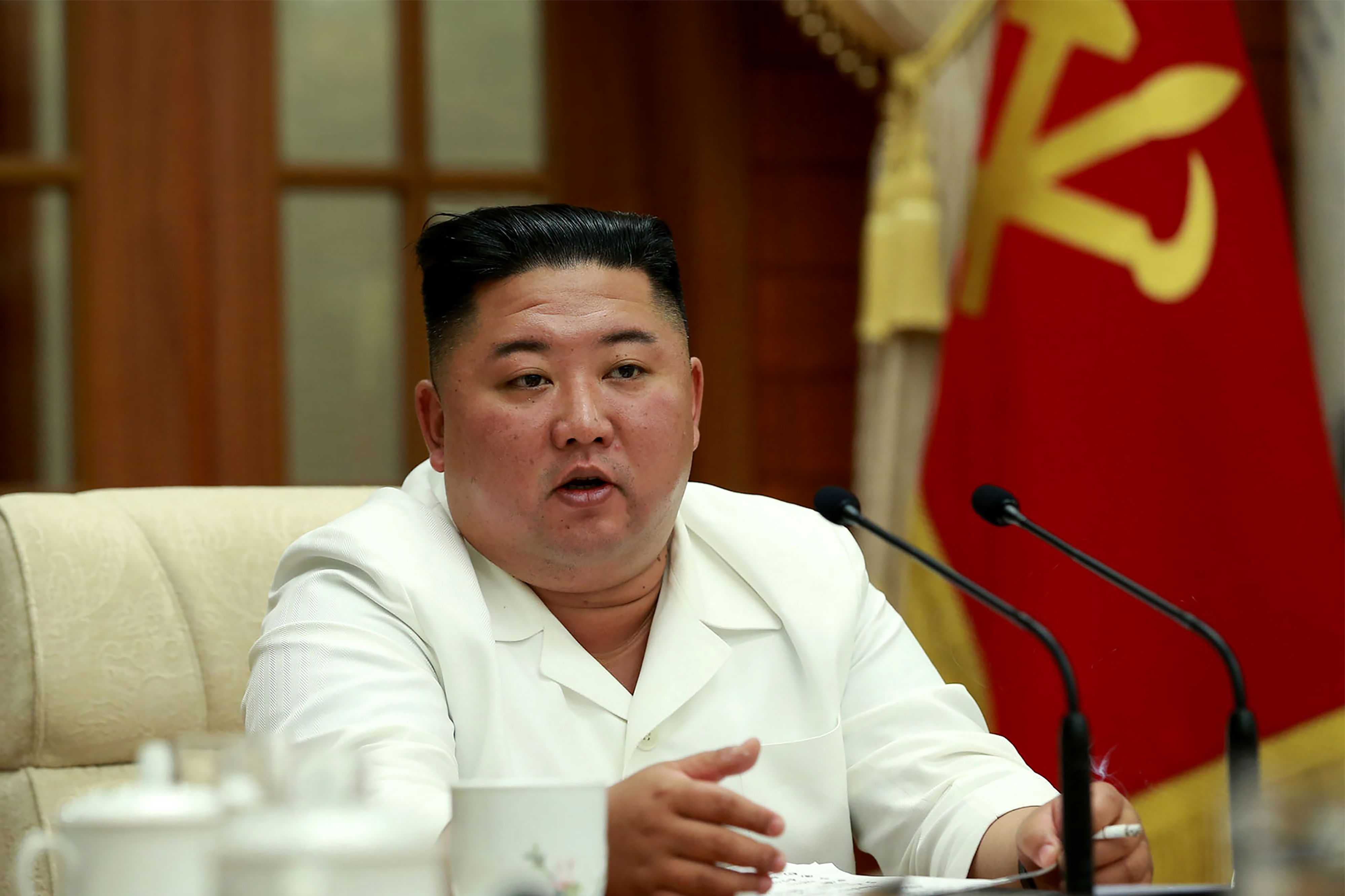 Das Bild wurde am 25. August 2020 aufgenommen und zeigt Kim Jong-un, während er bei einer Krisensitzung in Pjöngjang spricht. 