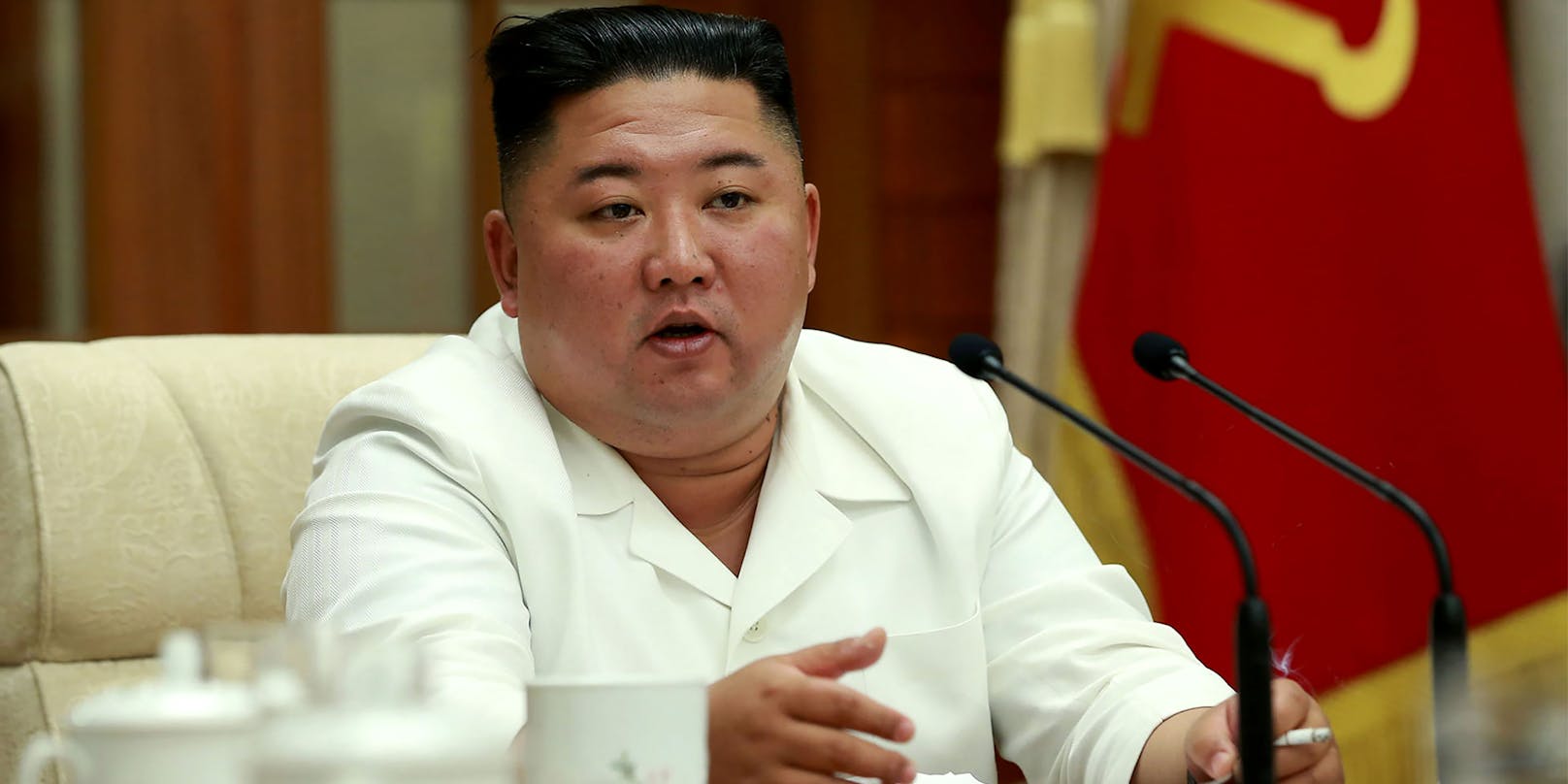 Das Bild wurde am 25. August 2020 aufgenommen und zeigt Kim Jong-un, während er bei einer Krisensitzung in Pjöngjang spricht. 