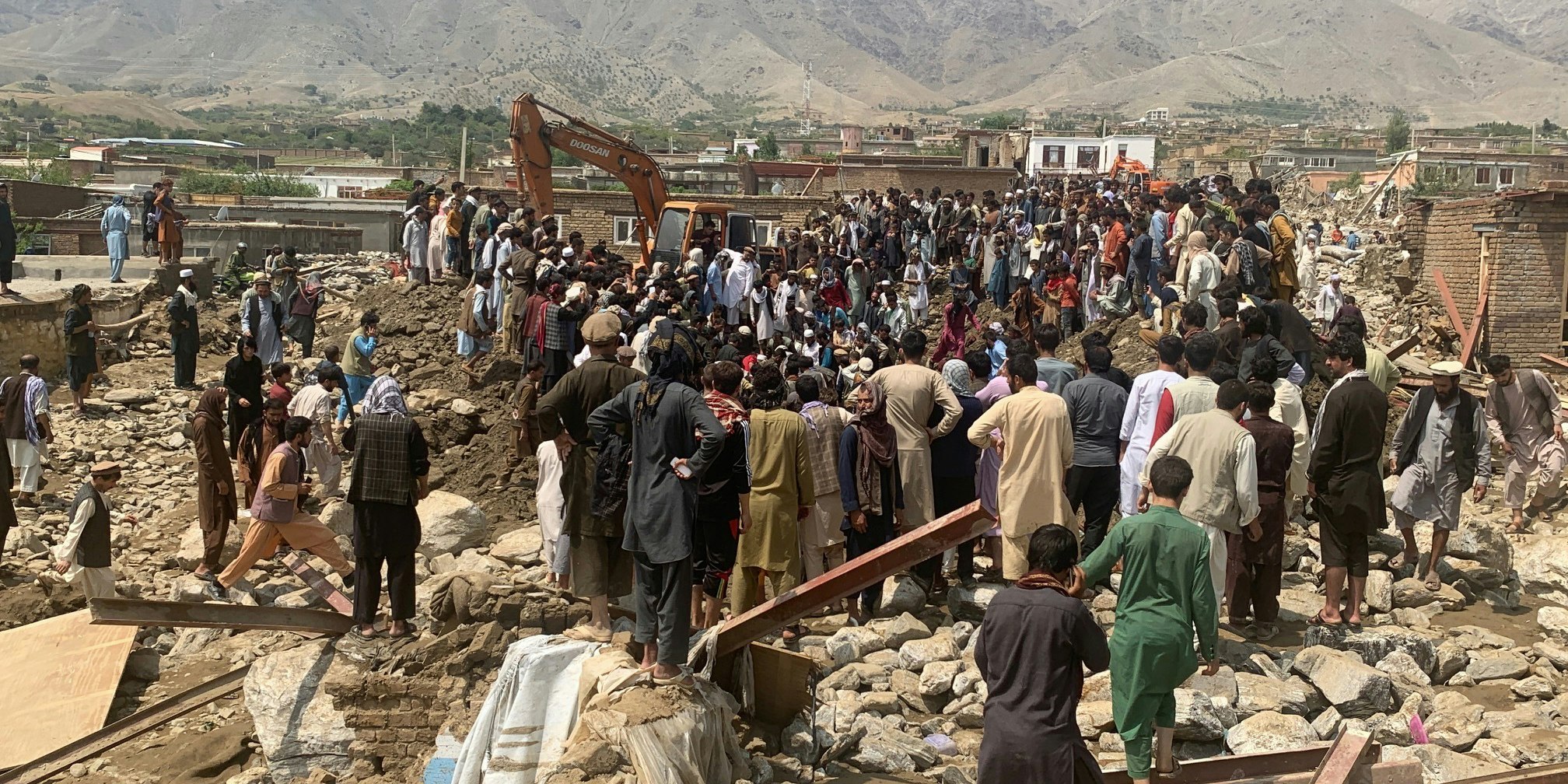 Nach Vermissten wird gesucht.