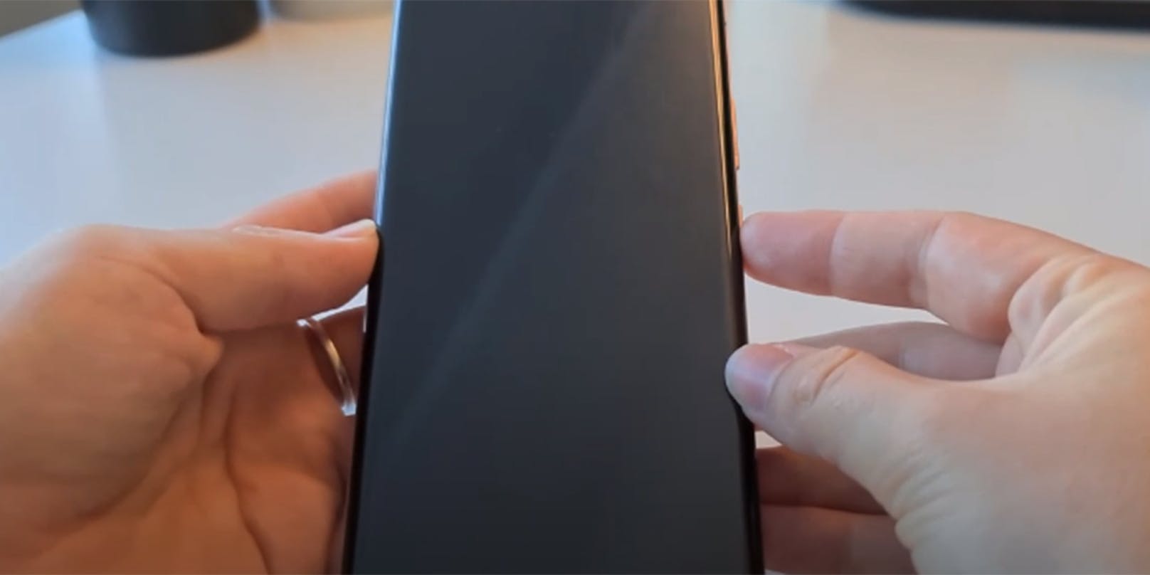 Mit seinem 6,9-Zoll-Bildschirm ist das Samsung Galaxy Note20 Ultra ein relativ großes Smartphone.