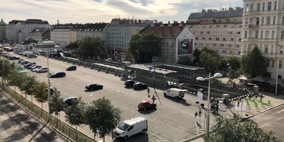 Die Naschmarkt-Platte an einem Donnerstagmorgen.