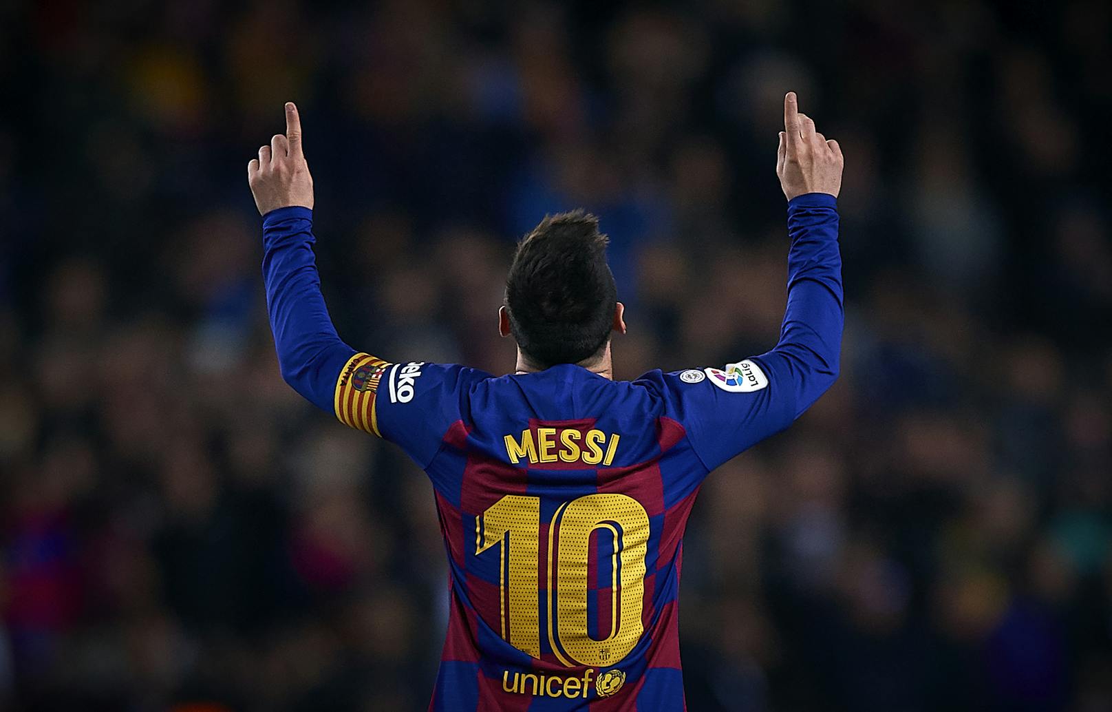 In Barcelona hat der Argentinier seinen Heldenstatus jedenfalls sicher. Die Katalanen-Fans feiern ihn als "Messias", huldigen dem "Floh" bei jedem Spiel. Egal, ob seine Leistung herausragend war, oder nicht. 