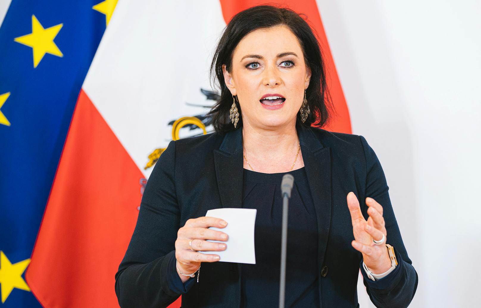 Elisabeth Köstinger vor der Regierungsklausur am 16. Juni 2020