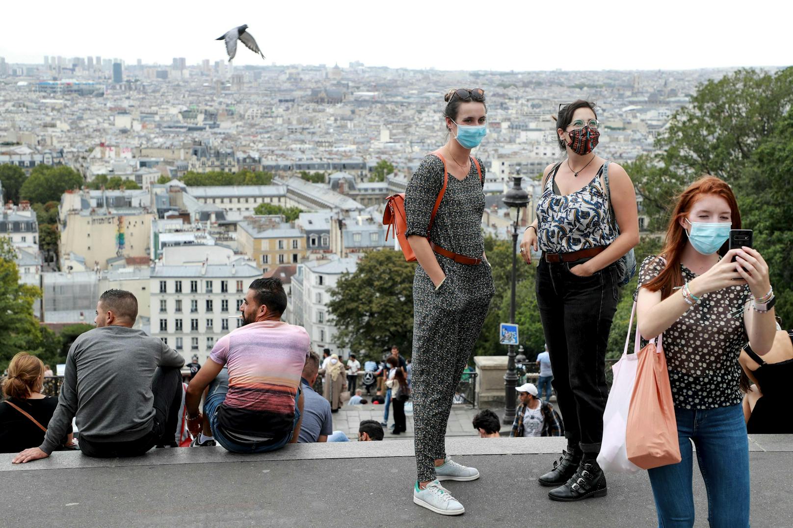 In Paris gilt ab Freitag eine Maskenpflicht im Freien.