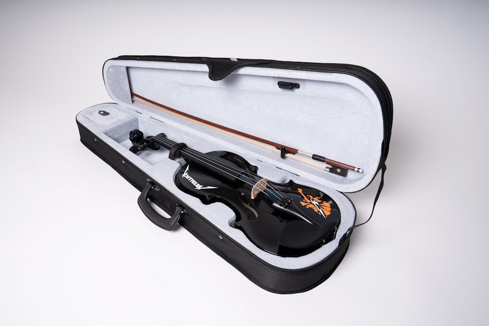 Ein echtes Sammlerstück: Die bemalte <em>Metallica</em>-Violine.