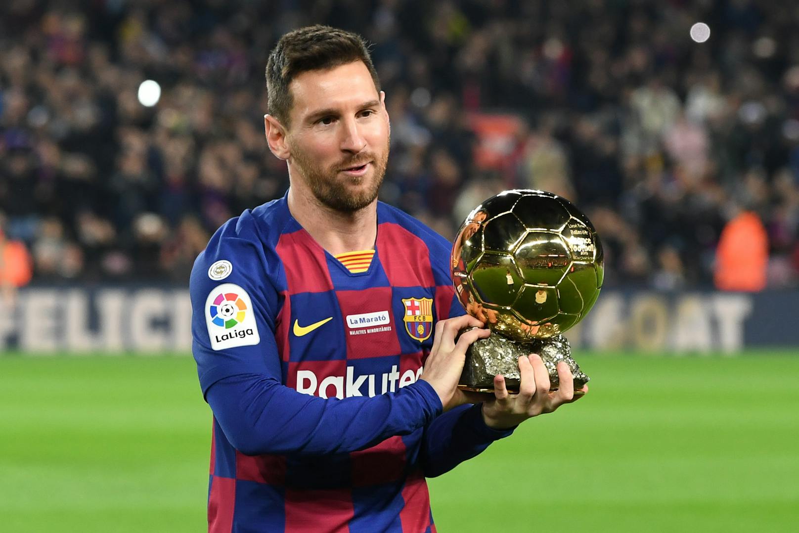 Das tat seiner Beliebtheit keinen Abbruch. Insgesamt sechs Mal war der Star-Kicker als Weltfußballer des Jahres mit dem Ballon d´Or ausgezeichnet worden. Zuletzt 2019. 