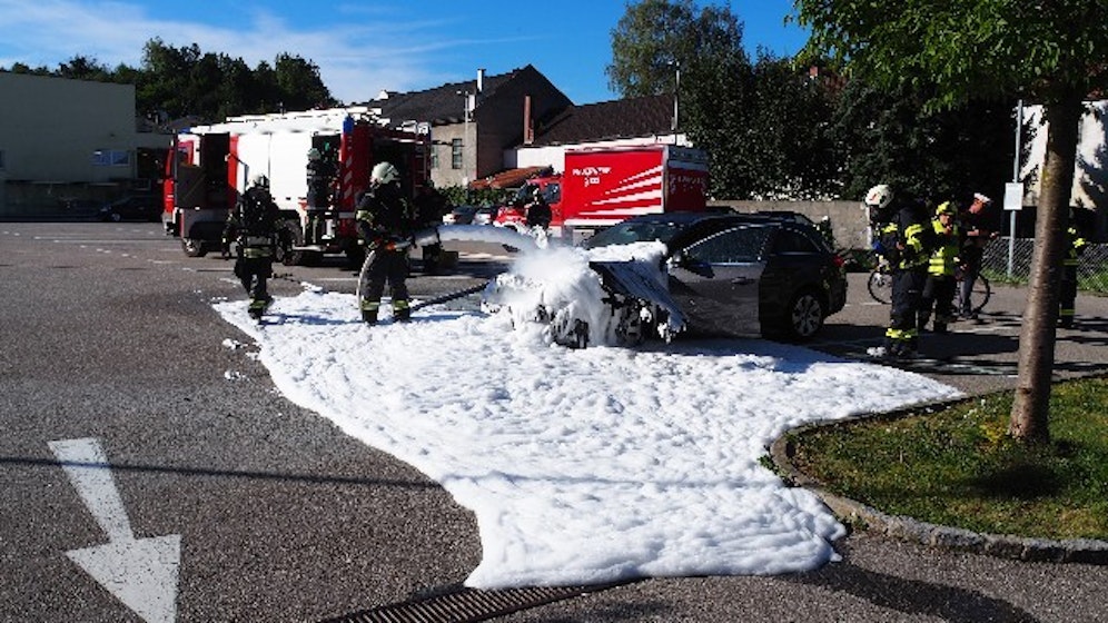 Eine Mutter und ihr Baby konnten sich gerade noch retten.