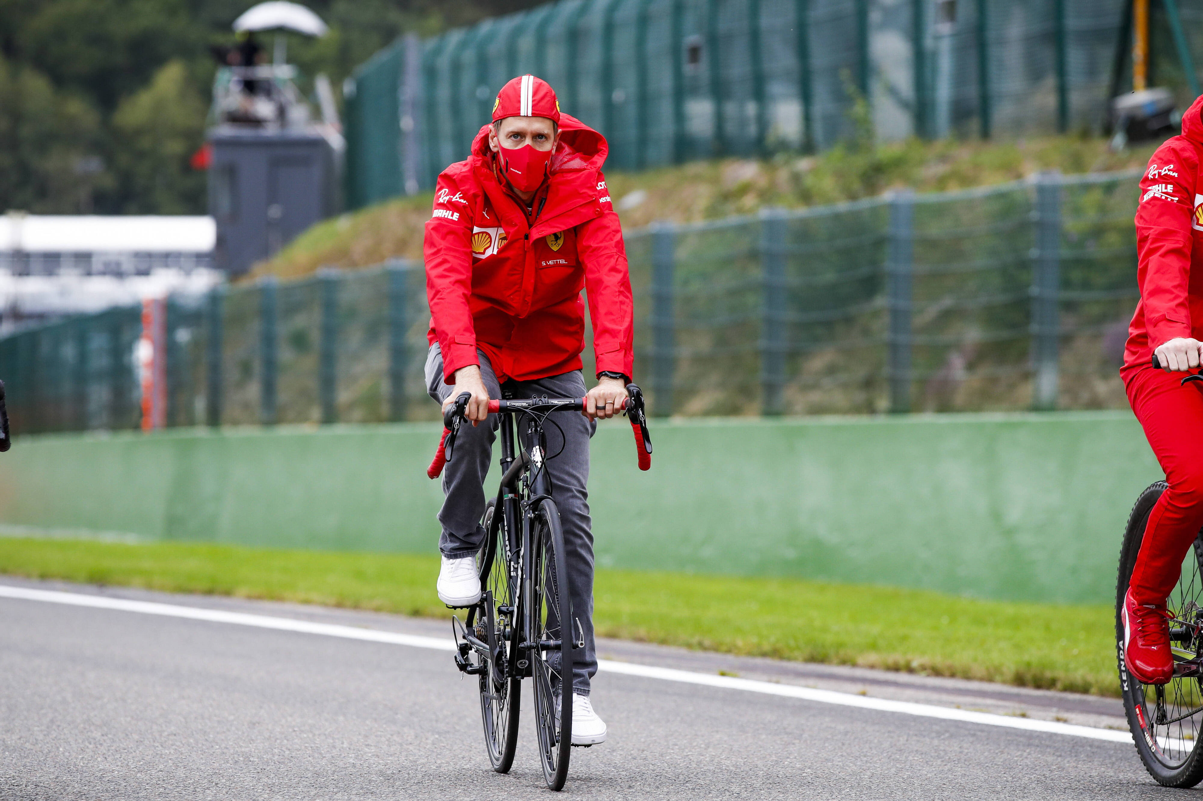 Sebastian Vettel hat im Rahmen des ersten Trainings in Spa einen Hinweis auf seine Zukunft gegeben.
