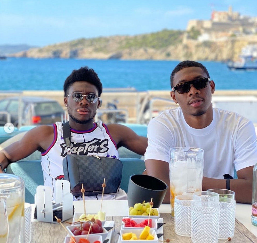 Alphonso Davies und David Alaba urlauben auf Formentera. 
