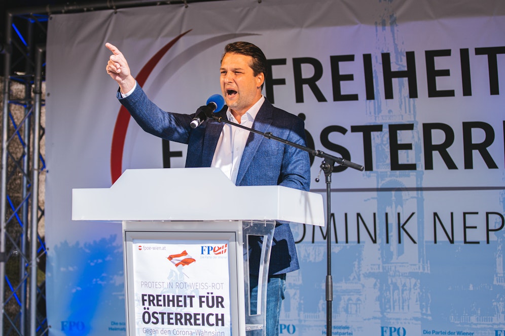 Dominik Nepp ortet in einer Favoritner Moschee unlautere Vorgänge und fordert den Rücktritt des SP-Bezirksvorstehers.