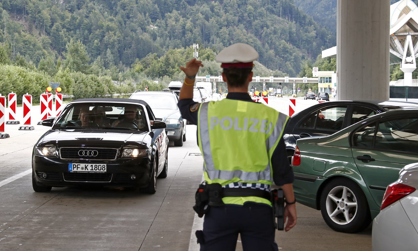 Kontrollen am Grenzübergang Karawankentunnel in Kärnten (16. August 2020)