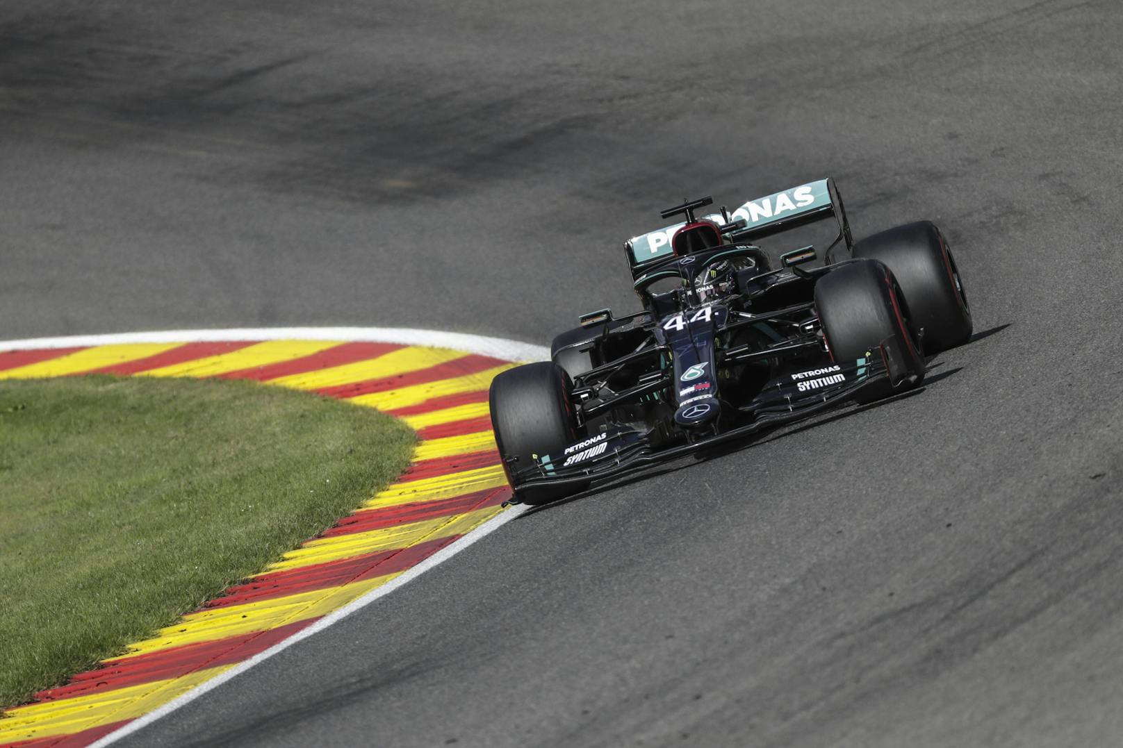 Lewis Hamilton rast zur Spa-Pole.