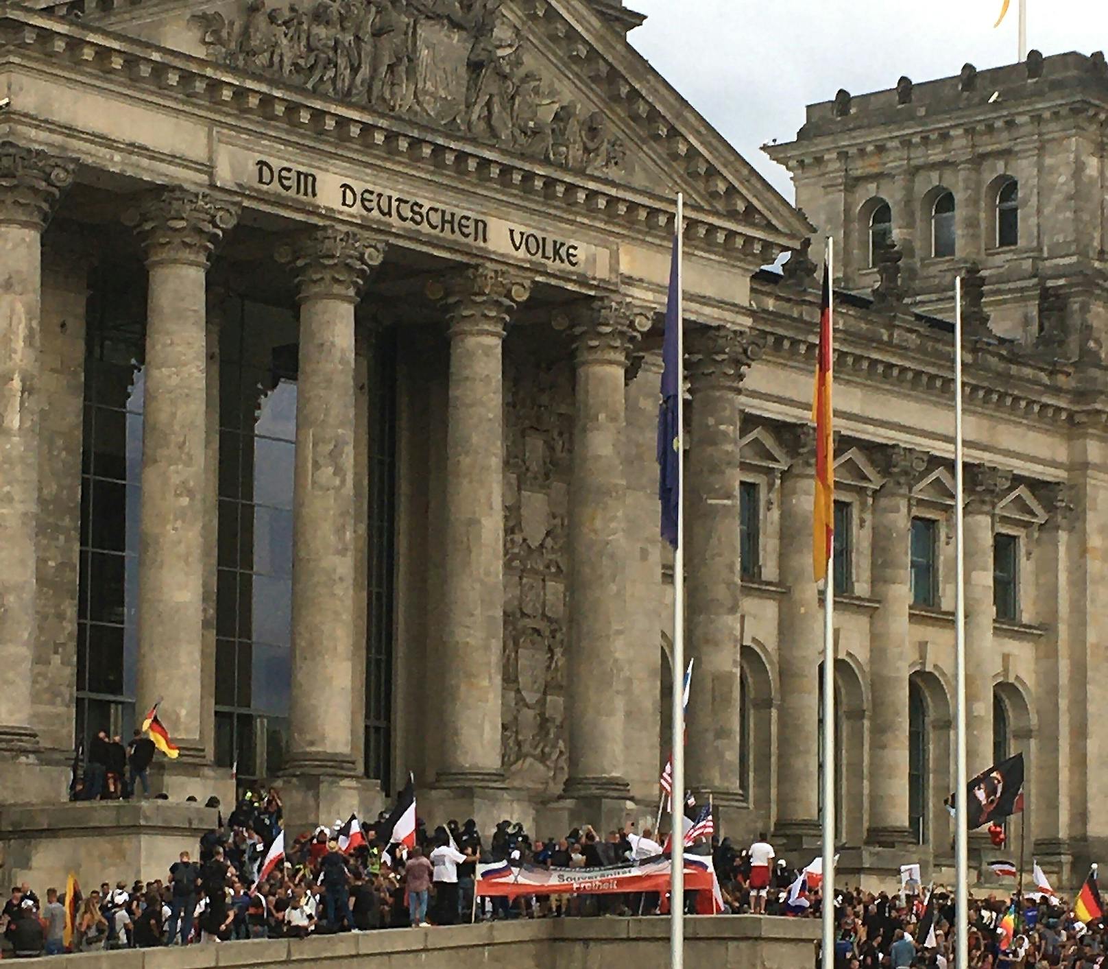 Anti-Corona-Demo vor dem Reichstag in Berlin (29. August 2020)