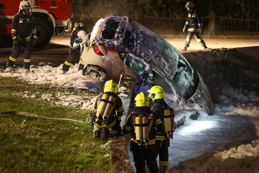 Der Autofahrer konnte sich rechtzeitig in Sicherheit bringen.