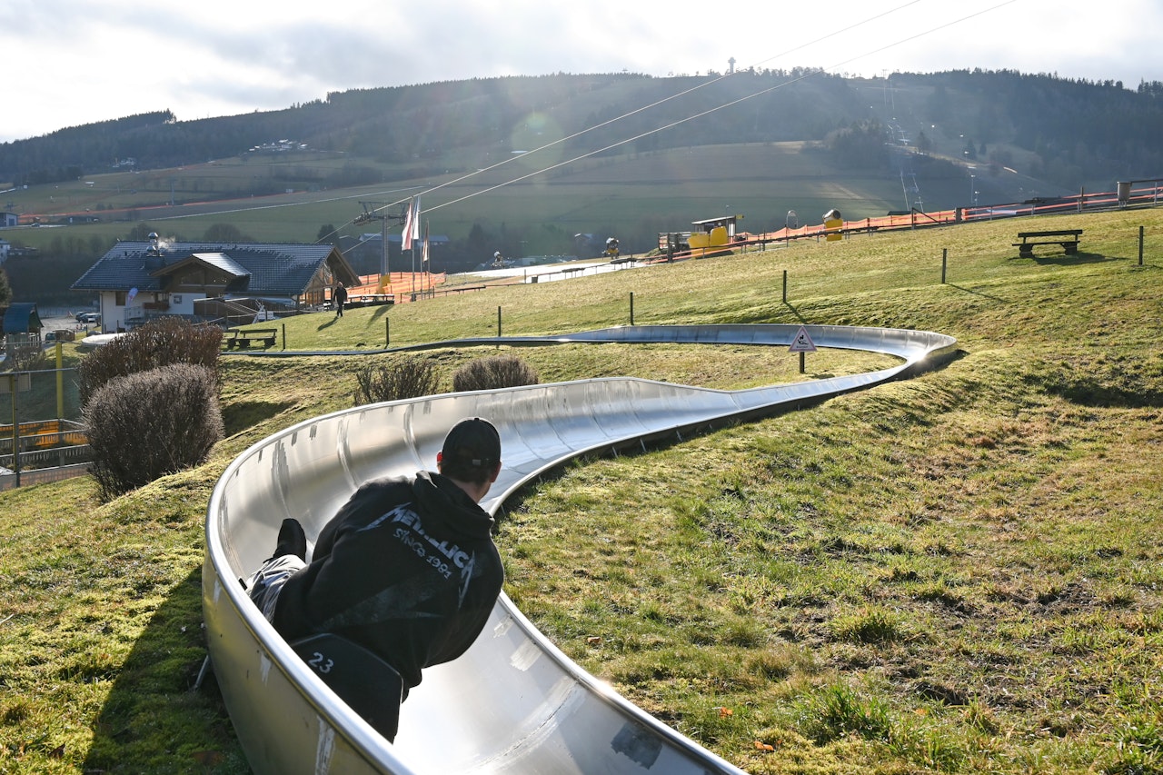 Heute.at - Frau (54) bei Crash auf Rodelbahn schwer verletzt