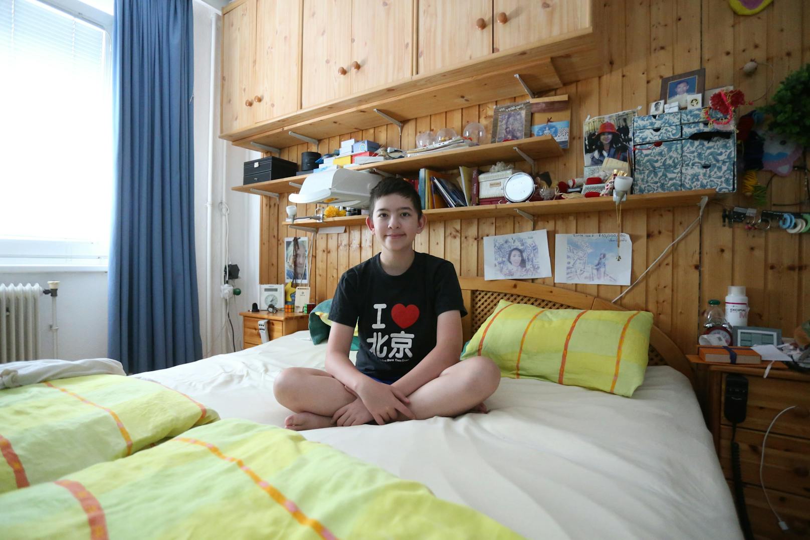 Stefan (13) war bereits im Bett, als er seltsame Geräusche aus dem Wohnzimmer hörte.