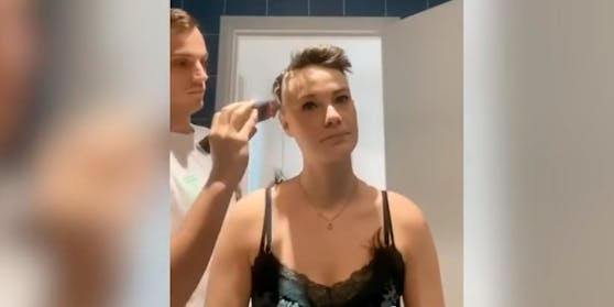 Eva Barilaro ließ sich von ihrem Freund eine Glatze rasieren – dann brach sie in Tränen aus.
